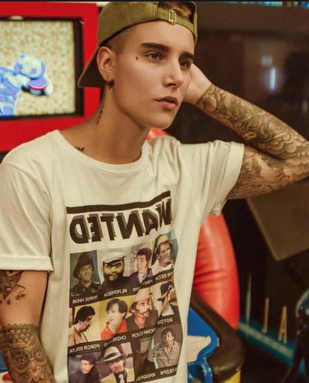 Cover de Justin Bieber cobra até para dar entrevista