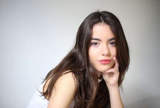 Filha caçula de Gretchen se lança como modelo