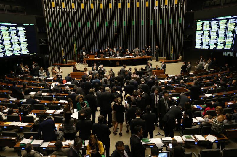 Delações da lava jato fazem políticos repensarem planos para eleições 2018