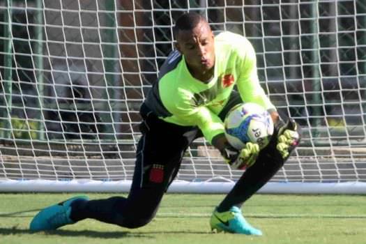 Goleiro do Vasco, Jordi admite erro do árbitro