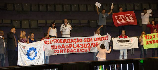 Especialistas divergem sobre efeitos dos projetos de lei da terceirização
