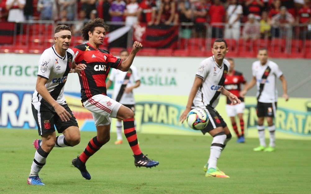 Ferj afasta árbitro e assistente após erro em Flamengo x Vasco