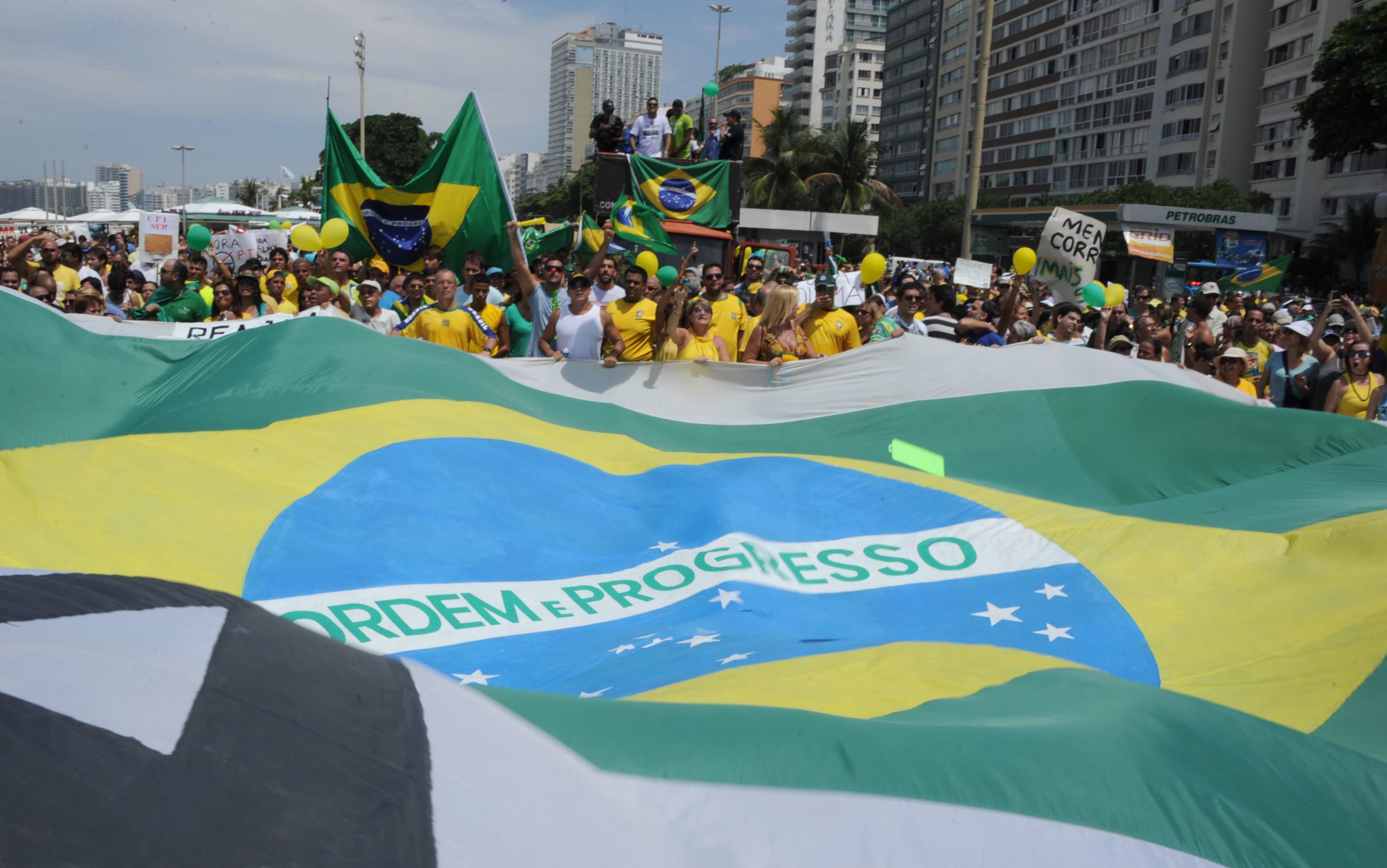 Grupos de manifestantes pró lava jato voltam  às ruas