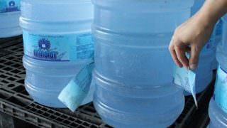 MPF/AM vistoria indústrias de água mineral e flagra irregularidades em embalagens