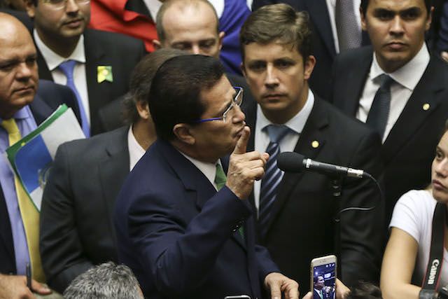 Partido de Alfredo Nascimento tenta atrair deputado Jair Bolsonaro