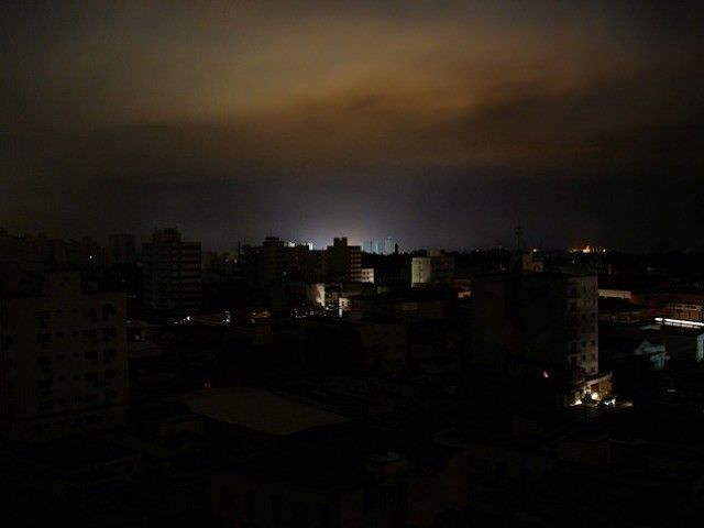 Manaus enfrenta, de novo, noite de falta de energia em bairros