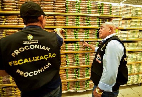 Procon Amazonas intensifica pesquisa de preços de itens da cesta básica