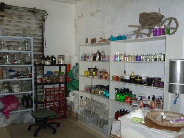 Fábrica clandestina de maquiagem é fechada  na Zona Leste de Manaus