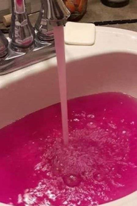 Água rosa assusta moradores no, Cánada