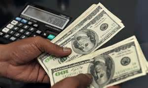 Dólar sobe mais de 1% e fecha acima de R$ 3,30 pela primeira vez em quatro meses