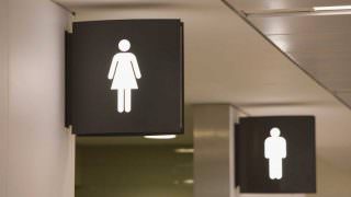 Lei que proíbe transgênero de usar banheiro por identidade será revogada nos EUA