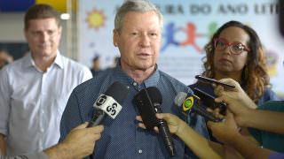 Arthur Neto manda barrar a criação de programas sociais por falta de recursos