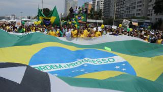 Grupos de manifestantes pró lava jato voltam  às ruas