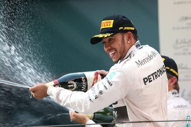 Hamilton celebra vitória, elogia Vettel e prevê ‘disputa acirrada’ na temporada