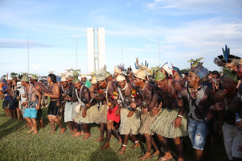 Pacificamente, 4 mil indígenas protestam em Brasília contra redução de direitos