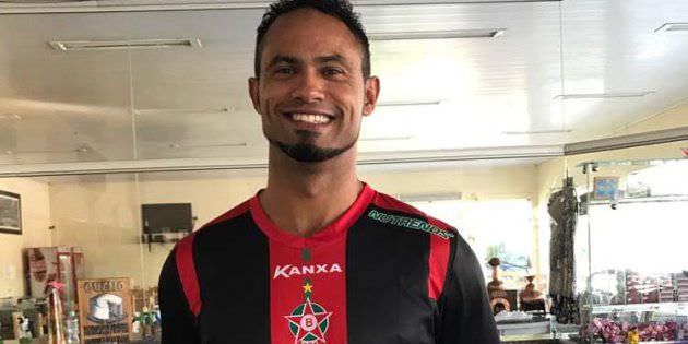 Após polêmica e tempo de treinamento, goleiro Bruno pode estrear sábado pelo Boa