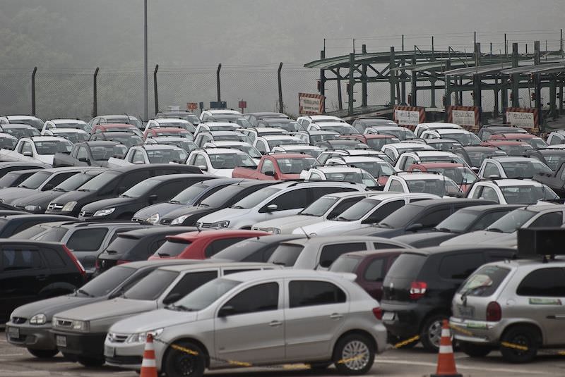 Vendas de carros e comerciais leves crescem 38,86% em março, diz Fenabrave