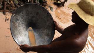 Após 30 anos, extração de ouro pode voltar à Amazônia, informa Valor Econômico
