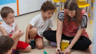 Novas escolas focam estudo no exterior e classe A