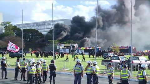 Governo pede que PF investigue atos de vandalismo em manifestação em Brasília
