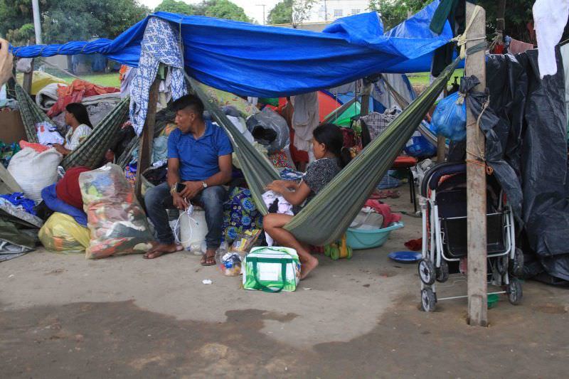 Há cinco meses em Manaus, imigrantes venezuelanos sofrem com fome e doenças