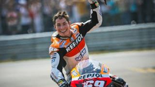 Campeão da MotoGP em 2006 não resiste a ferimentos e morre aos 35
