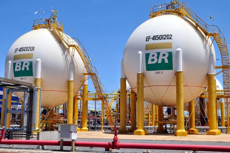 Petrobras vai vender campo de gás natural na Bacia do Amazonas