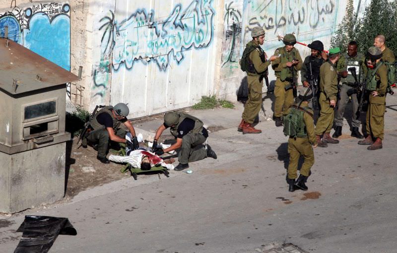 Palestino esfaqueia policial israelense e é morto