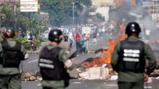 Polícia venezuelana reprime marcha dos aposentados em Caracas