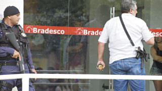 No Amazonas, policial armado terá que se identificar ao entrar nos bancos