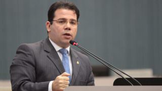 Wilker Barreto ganha tempo para Arthur Neto evitar protestos dos professores
