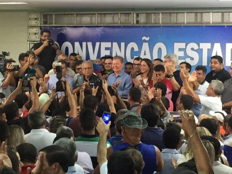 Em discurso de apoio a Amazonino, Arthur poupou Braga e disse que optou pela experiência