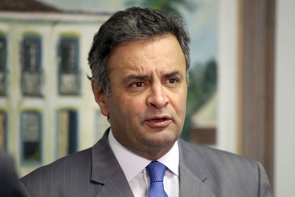 Janot reforça pedido de prisão de Aécio com foto de reunião postada no Facebook