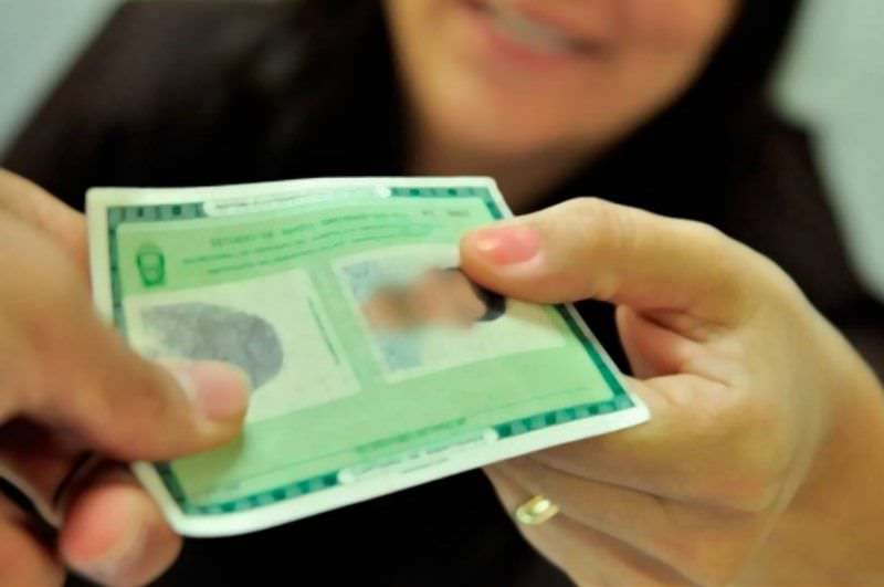 Transexual defende mudança de nome no registro civil em sustentação no STF