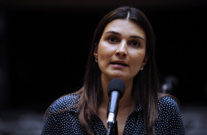 "A aliança com o David Almeida seria um presente de Deus", afirma Rebecca em coletiva
