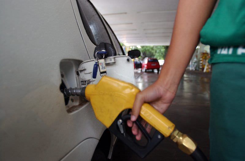 Petrobras reduz gasolina em 0,5% e aumenta diesel em 1,9% nesta sexta