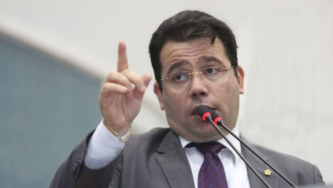 "Eu não sei qual é a diferença da peça de defesa", diz Wilker Barreto sobre parecer de impeachment