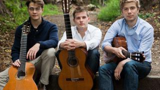 Trio norte-americano de violões Mobius se apresenta no Teatro Amazonas