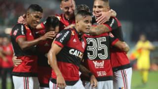 Em noite de belos gols, Flamengo abre vantagem sobre o Santos na Copa do Brasil