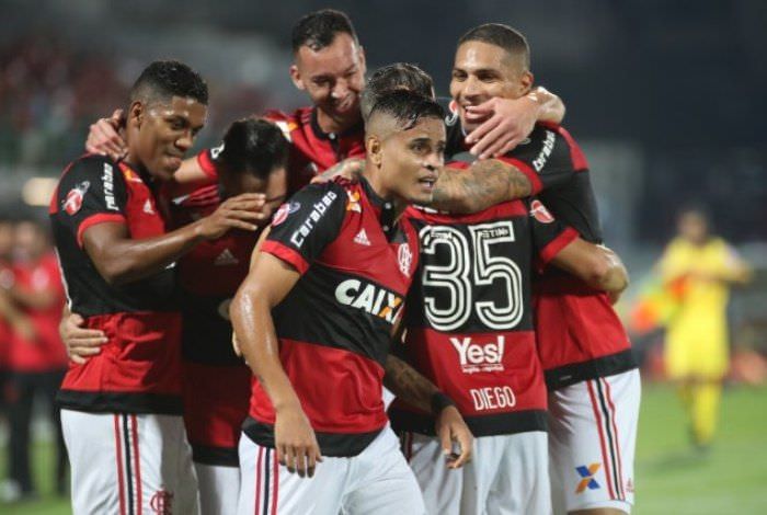 Em noite de belos gols, Flamengo abre vantagem sobre o Santos na Copa do Brasil