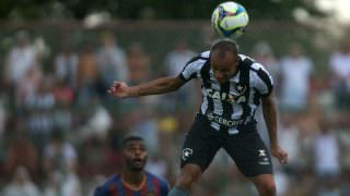 Roger exalta elenco do Botafogo e vê Guerrero ‘supervalorizado’
