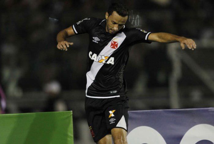 Vasco tem quatro pendurados e pode perder peças importantes contra o Flamengo