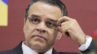 Na cadeia, Henrique Alves pede almoço 'vip' e usa celular