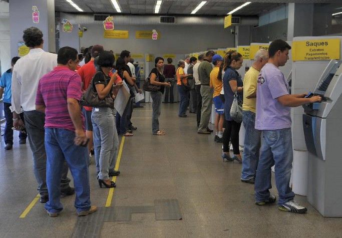 Bancos terão expediente hoje na parte da tarde