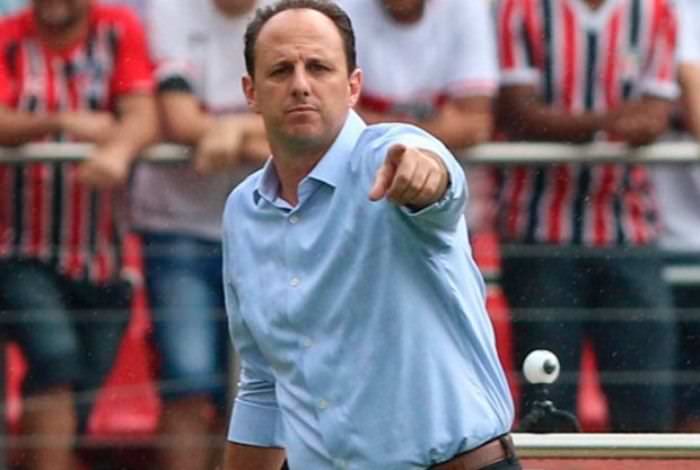 Diretoria do São Paulo afirma que demissão foi para 'blindar ídolo Rogério Ceni'