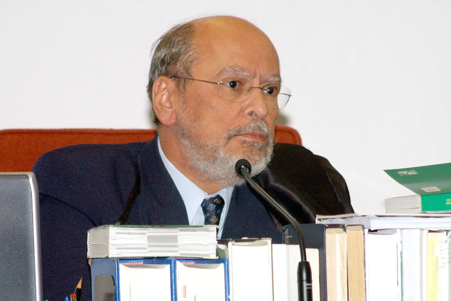 Ex-presidente do STF reforça time de advogados que tenta derrubar liminar de Lewandowski