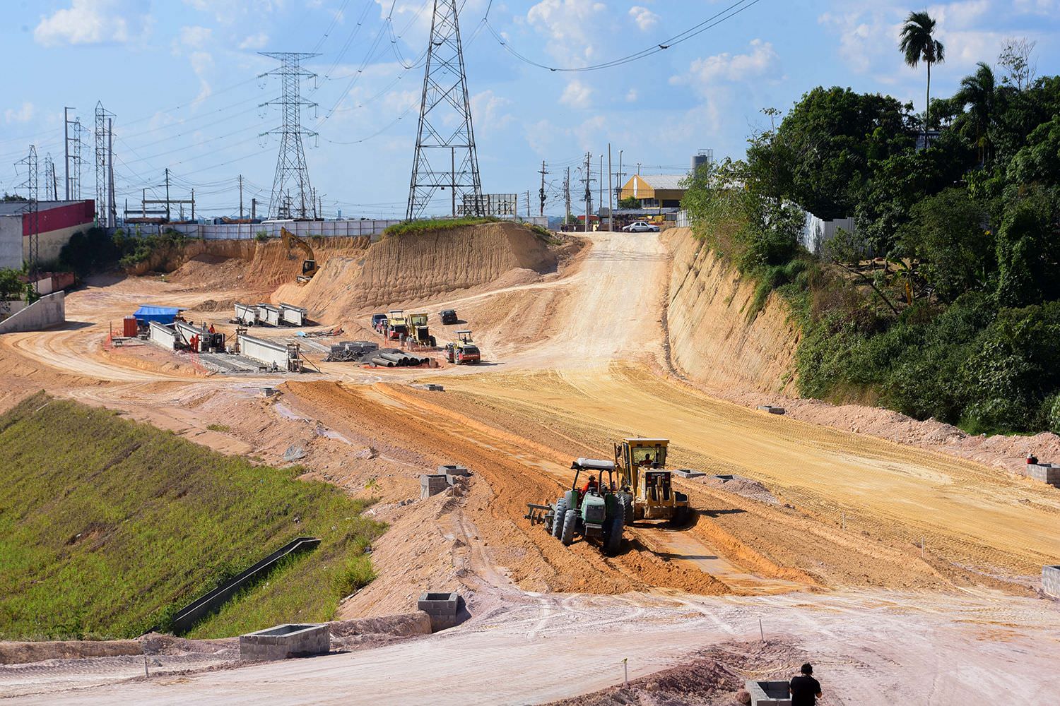 Trechos 3 e 4 da Avenida das Flores devem ser concluídos até outubro