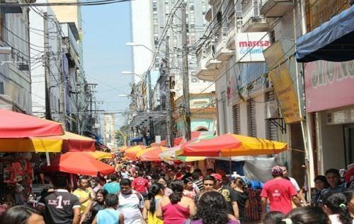 Comércio varejista tem queda de 0,1% no volume de vendas em maio, diz IBGE
