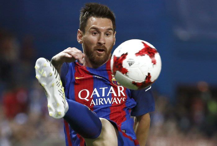 Ele fica! Barcelona anuncia renovação do contrato de Messi até 2021