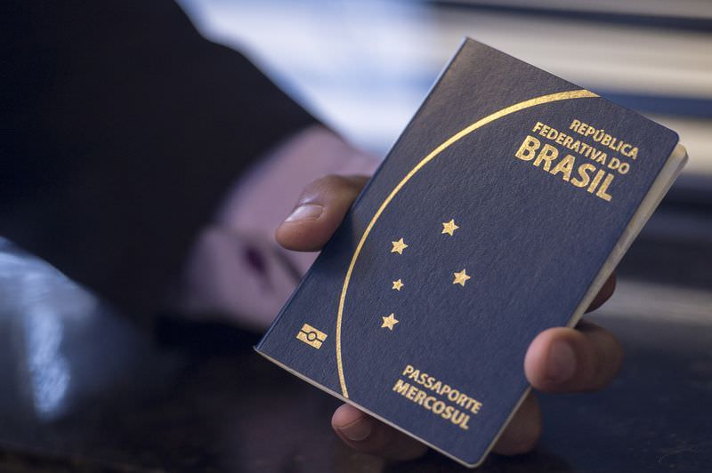 Lei que libera verba para emissão de passaporte é publicada no Diário Oficial
